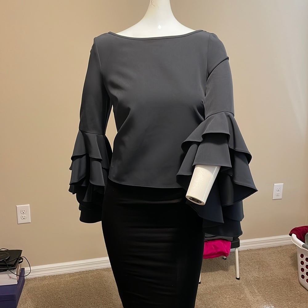 MILLY ANNIE TOP GRAY BOAT NECK SCOOP BACK LAYERED BELL SLEEVE TOP size 2 NWT